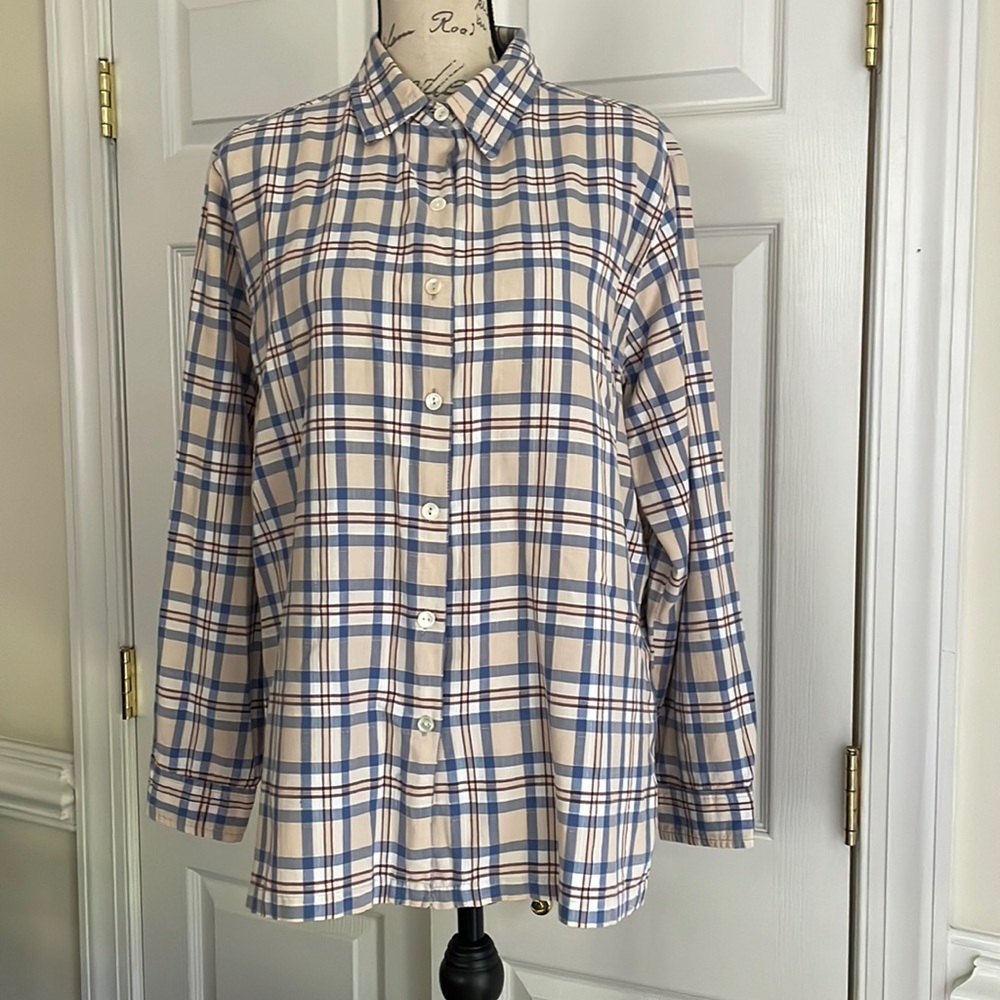 Erika & co buttons down shirt